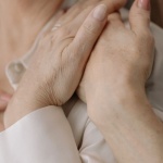 Menopauza w duecie: jak wzmocnić relację, gdy zmienia się ciało i emocje