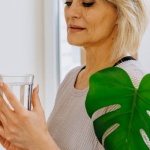 Menopauza bez dyskomfortu: jak skutecznie zadbać o nawilżenie i komfort intymny?