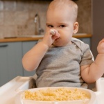 Pomysły na urozmaicone posiłki dla niemowląt: jak przemycić więcej żelaza w codziennym menu